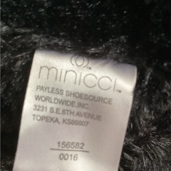 Faux fur infinity scarf black EUC - Picture 4 of 6